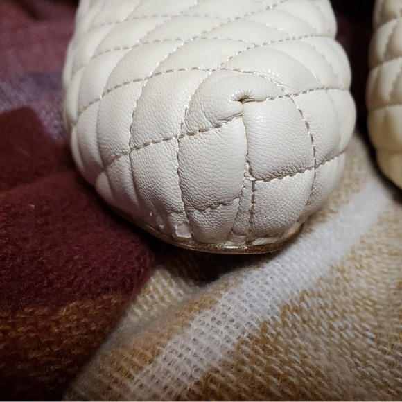 Vintage Cream Color Quilted Vegan Leather Pumps. 4.5" Heel. Size 8 - Picture 15 of 16
